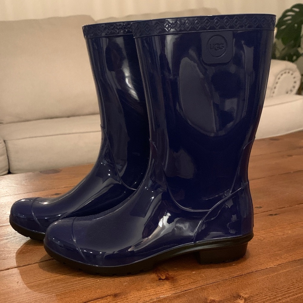 UGG Dark Blue Rain Boots - like NEW